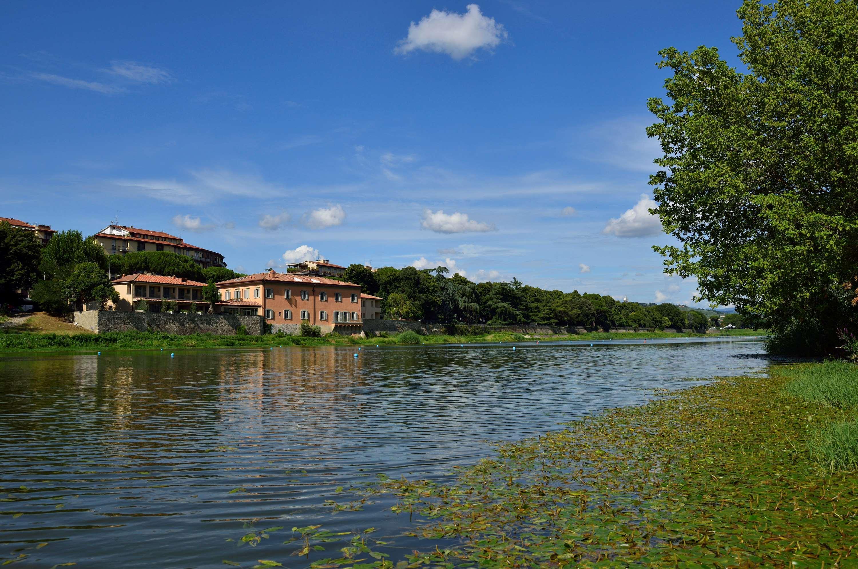 Ville Sull'Arno Флоренция Екстериор снимка The Arno near San Giovanni Battista