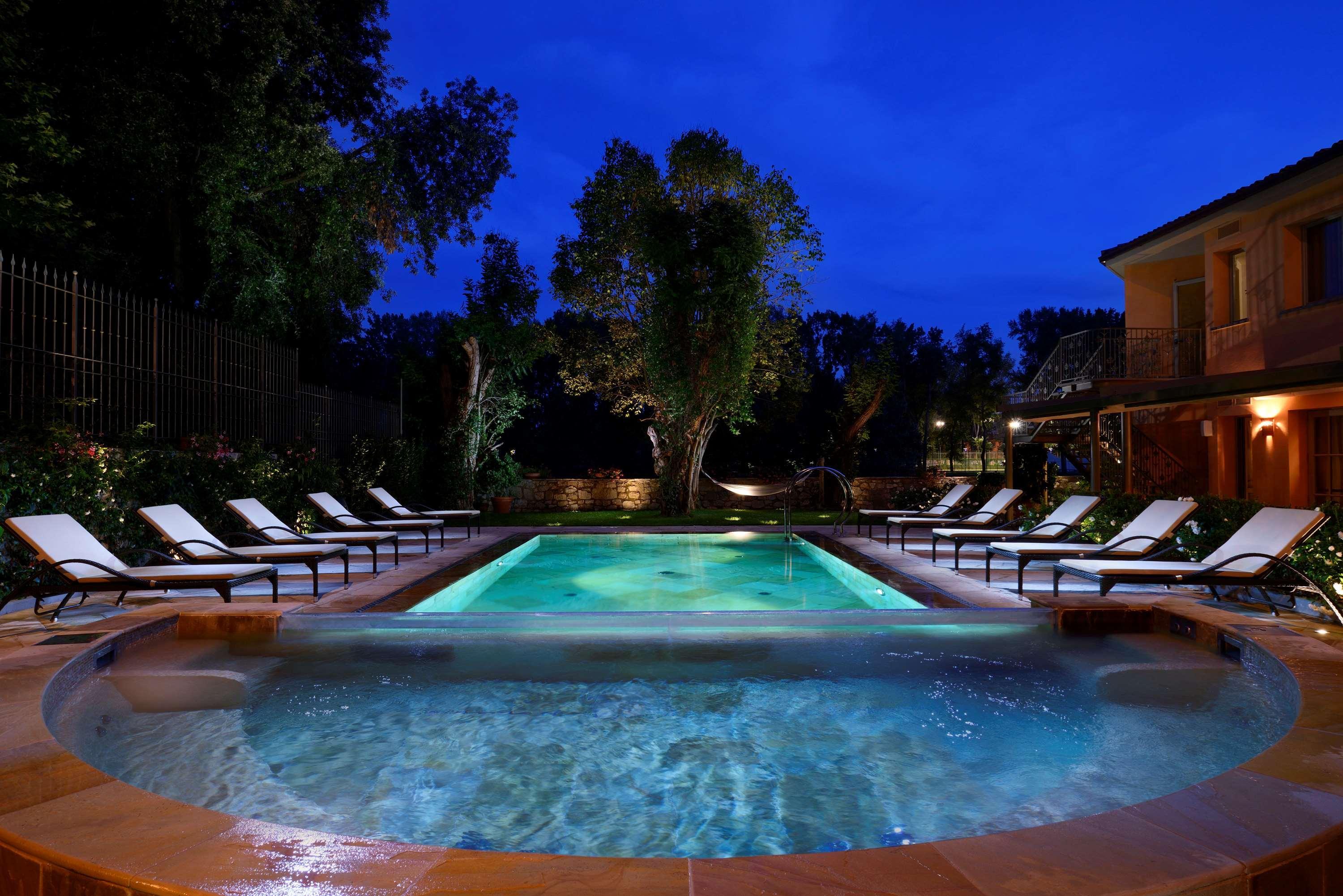 Ville Sull'Arno Флоренция Екстериор снимка The pool at the Hotel Villa-Cortina