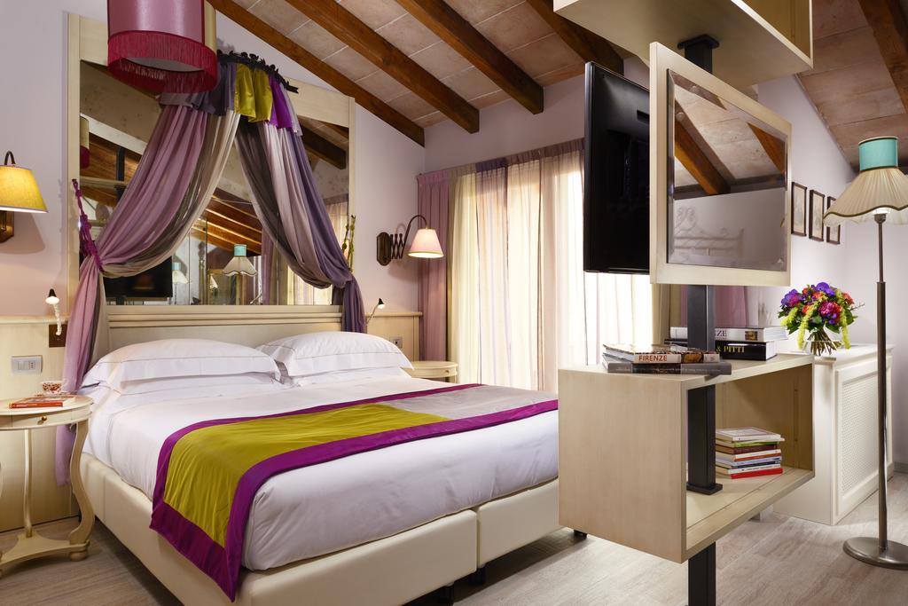 Ville Sull'Arno Флоренция Екстериор снимка A room at the Hotel Gran Vía