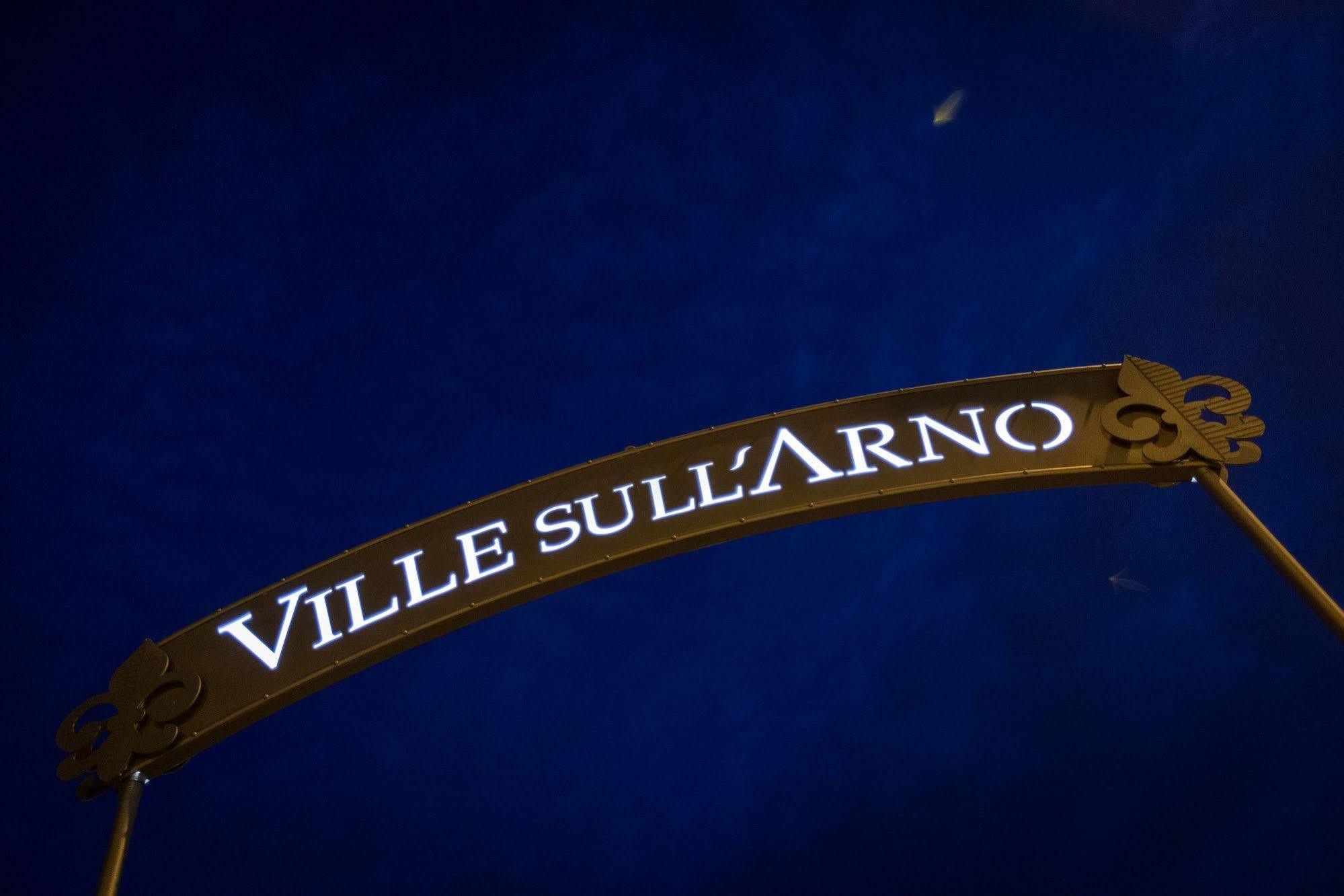 Ville Sull'Arno Флоренция Екстериор снимка Entrance to the village